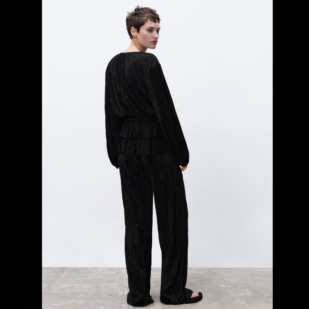 Zara Black Pleated Top - Picture 3 of 10